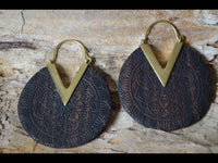 Cargar imagen en el visor de la galería, Ohrringe Narra Holz Brass gold Zacke Blume Mandala - chic-net.de
