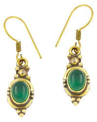 Load image into Gallery viewer, Ohrringe oval Onyx grün Punkte Dreiecke Messing Brass antik golden Tribal Ohrhänger - chic-net.de
