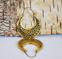 Cargar imagen en el visor de la galería, Ohrringe Sichel Tropfen Brass Messing antik golden nickelfrei Tribal Piercing Schmuck - chic-net.de
