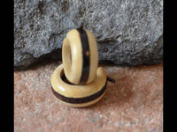 Cargar imagen en el visor de la galería, Ohrringe Sonoholz Buaya Holz kleine Creolen Pin Stick - chic-net.de
