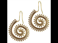 Cargar imagen en el visor de la galería, Ohrringe Spirale Kreise Dreiecke Rinne Messing antik golden nickelfrei Tribal Brass Ohrhänger - chic-net.de

