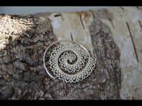 Load image into Gallery viewer, Ohrringe Spiralen White Brass silber Herzbögen rhodiniert - chic-net.de
