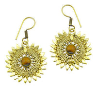 Cargar imagen en el visor de la galería, Ohrringe Tigerauge Stein Zopf Blätter Punkte Dreiecke Messing Ohrhänger braun nickelfrei gold - chic-net.de
