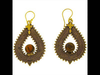 Load image into Gallery viewer, Ohrringe Tigerauge Zopf Tropfen Punkte Kreuz Messing antik golden Ohrhänger nickelfrei Tribal Brass - chic-net.de
