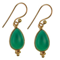 Load image into Gallery viewer, Ohrringe Tropfen Onyx grün Dreieck Messing antik golden Tribal Ohrhänger Brass Schmuck - chic-net.de
