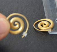 Load image into Gallery viewer, Ohrringe vergoldet 925 Silber gebürstet Spiralen - chic-net.de

