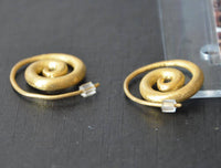 Load image into Gallery viewer, Ohrringe vergoldet 925 Silber gebürstet Spiralen - chic-net.de
