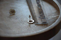 Load image into Gallery viewer, Ohrstecker 925 Sterling Silber Gitter rund gebürstet - chic-net.de
