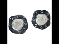 Load image into Gallery viewer, Ohrstecker 925 Sterling Silber Scheibe schwarz Blätter - chic-net.de
