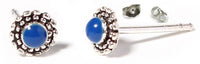 Load image into Gallery viewer, Ohrstecker, dunkelblau, lapis, rund, 5 mm Ø, Blume, in massivem Silber mit Zopfmuster eingefasst, 925er Sterlingsilber-Stift - chic-net.de
