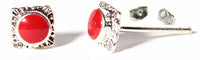 Cargar imagen en el visor de la galería, Ohrstecker eckig, 4 mm Ø, rot, koralle, in Silber mit Muster eingefasst, 925er Sterlingsilber-Stift - chic-net.de

