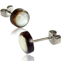 Load image into Gallery viewer, Ohrstecker Kokosnuss rund 8mm dunkelbraun Perlmutt weiß Edelstahl Stift Kokosnuss Holzohrstecker - chic-net.de
