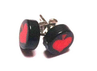 Load image into Gallery viewer, Ohrstecker Pik rot schwarz Edelstahl Unisex Schmuck Ohrringe - chic-net.de
