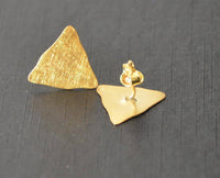 Load image into Gallery viewer, Ohrstecker vergoldet 925 Silber Dreieck wellig - chic-net.de
