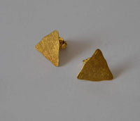Load image into Gallery viewer, Ohrstecker vergoldet 925 Silber Dreieck wellig - chic-net.de
