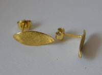 Load image into Gallery viewer, Ohrstecker vergoldet 925 Silber Mandel gewellt - chic-net.de
