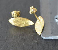 Load image into Gallery viewer, Ohrstecker vergoldet 925 Silber Mandel gewellt - chic-net.de
