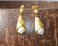 Load image into Gallery viewer, Ohrstecker vergoldet 925 Silber Perle Glockenblume - chic-net.de
