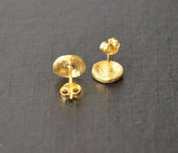 Load image into Gallery viewer, Ohrstecker vergoldet 925 Silber Scheibe uneben 9mm - chic-net.de
