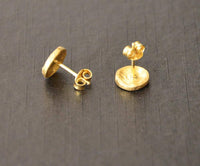 Load image into Gallery viewer, Ohrstecker vergoldet 925 Silber Scheibe uneben 9mm - chic-net.de
