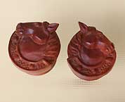 Cargar imagen en el visor de la galería, Organic Holz Plug braun handgeschnitzt Pferdekopf Hufeisen Pferd Tribal - chic-net.de
