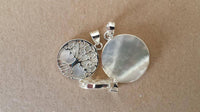 Cargar imagen en el visor de la galería, Perlmutt Anhänger 925 Sterlingsilber rund Blume Baum des Lebens Muschel Silber - chic-net.de
