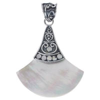Load image into Gallery viewer, Perlmutt-Anhänger, besonderer Damenanhänger aus 925er Sterlingsilber und Perlmutt, mit Silberverzierung, ca. 23 x31 mm - chic-net.de
