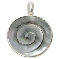 Load image into Gallery viewer, Perlmutt Anhänger kreisrunder Damenanhänger 925er Sterlingsilber eingravierte Spirale schillernd - chic-net.de
