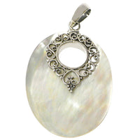 Cargar imagen en el visor de la galería, Perlmutt-Anhänger, ovaler Damenanhänger aus 925er Sterlingsilber mit Perlmutt und Silberverzierung, ca. 42 x 30mm - chic-net.de
