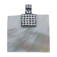 Load image into Gallery viewer, Perlmutt-Anhänger, quadratischer Damenanhänger aus 925er Sterlingsilber und Perlmutt, ca. 30 x 30mm - chic-net.de
