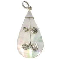 Cargar imagen en el visor de la galería, Perlmutt-Anhänger, tropfenförmiger Damenanhänger aus 925er Sterlingsilber und Perlmutt, mit Silberverzierung, ca. 43 x 22mm - chic-net.de
