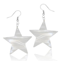 Cargar imagen en el visor de la galería, Perlmutt Muschel Ohrringe 33 mm Stern fünfzackig Edelstahl nickelfrei weiß schillernd - chic-net.de
