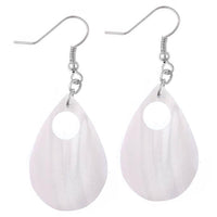 Cargar imagen en el visor de la galería, Perlmutt Muschel Ohrringe 33 mm Tropfen Loch Edelstahl nickelfrei weiß schillernd - chic-net.de
