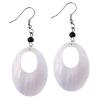 Cargar imagen en el visor de la galería, Perlmutt Muschel Ohrringe 45 mm oval Loch Perle schwarz Edelstahl nickelfrei weiß schillernd - chic-net.de
