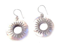 Cargar imagen en el visor de la galería, Perlmutt Muschel Silberohrringe Ohrringe Ohrhänger 925er Sterling Silber Sonne Loch Damen Schmuck - chic-net.de
