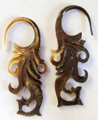 Load image into Gallery viewer, Perlmutt Piercing 2mm Hook Ornament Expander Muschel filigran handgeschnitzt Ohr - chic-net.de
