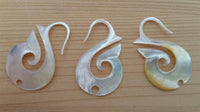 Load image into Gallery viewer, Perlmutt Piercing Schnecke Spirale 1.6mm Expander Muschel filigran geschnitzt Ohr - chic-net.de
