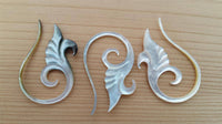 Load image into Gallery viewer, Perlmutt Piercing Spiral Hook 2mm Expander Muschel filigran handgeschnitzt Ohr - chic-net.de
