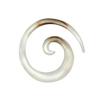 Load image into Gallery viewer, Perlmutt Piercing Spirale Expander Muschel filigran geschnitzt Handarbeit Dehner - chic-net.de
