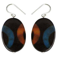 Cargar imagen en el visor de la galería, Perlmuttmuschel-Ohrringe, ovale schwarze Perlmutt-Ohrringe mit rot-blauem Muster und Bügel aus 925 Sterlingsilber - chic-net.de
