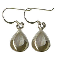 Load image into Gallery viewer, Perlmuttmuschelohrringe, tropfenförmige Perlmuttmuschelohrhänger eingefasst in 925er Sterlingsilber, ca.1,0 x 1,7cm - chic-net.de
