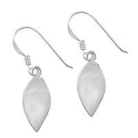 Cargar imagen en el visor de la galería, Perlmuttohrringe Blätter weiß 20 mm 925er Sterling Silber Ohrringe Perlmutt schillernd - chic-net.de
