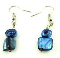 Cargar imagen en el visor de la galería, Perlmuttohrringe metallic blau Perle Perlmutt Splitter eckig Edelstahl Ohrringe Schmuck - chic-net.de
