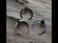 Load image into Gallery viewer, Piercing Edelstahl Horseshoe Gummiringe schwarz Nase Ohr - chic-net.de
