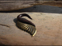 Cargar imagen en el visor de la galería, Piercing Hook Schwan Dehnschnecke aus Narraholz Brass - chic-net.de
