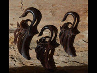 Cargar imagen en el visor de la galería, Piercing Narra Holz Flügel Dehnspirale schmal braun - chic-net.de
