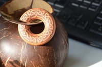 Cargar imagen en el visor de la galería, Piercing Narraholz Holz Ohrgewicht Ring Donut keltisch Knoten - chic-net.de
