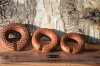 Cargar imagen en el visor de la galería, Piercing Narraholz Holz Ohrgewicht Ring Donut keltisch Knoten - chic-net.de
