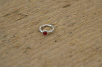 Load image into Gallery viewer, Piercing Ring 925 Silber Labret Tragus 1.2mm Garnet rot - chic-net.de
