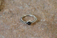 Load image into Gallery viewer, Piercing Ring 925 Silber Septum Lobe Ohr Onyx Punkte - chic-net.de

